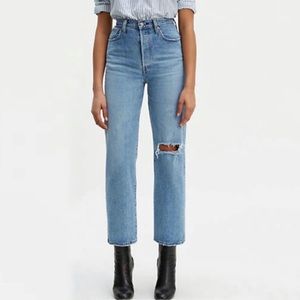Levi’s Ribcage Straight - Size 26 - Ripped Knee